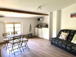 Logement neuf et climatisé, au coeur du village